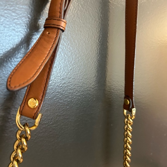 MCM Tan Leather Crossbody Bag with Elegant Chain Strap GUC minor stain bottom - Picture 4 of 16